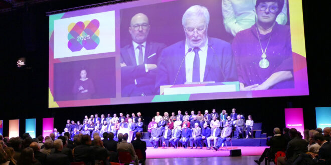 2025 / 159 PHOTOS / ALLOCUTIONS DE NATHALIE KOENDERS ET FRANCOIS REBSAMEN A L’OCCASION DES VŒUX 2025 AU ZÉNITH DE DIJON…