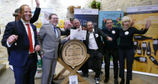 2025 / 01 VIDÉO ET 187 PHOTOS / 64ème vente des vins des Hospices de Nuits au Château du Clos de Vougeot avec comme parrains Chantal LADESOU et Philippe CANDELORO. Le résultat de cette vente est de 856 950€, pour l'association « Coucou Nous Voilou » un chèque de 50 005€ et une bonne action du domaine PIERRE BOUREE de Gevrey-Chambertin…